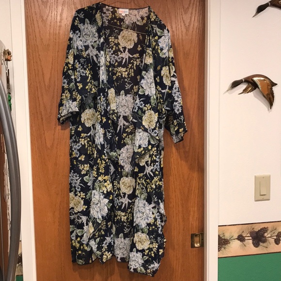 LulaRoe Medium Shirley - Picture 1 of 3